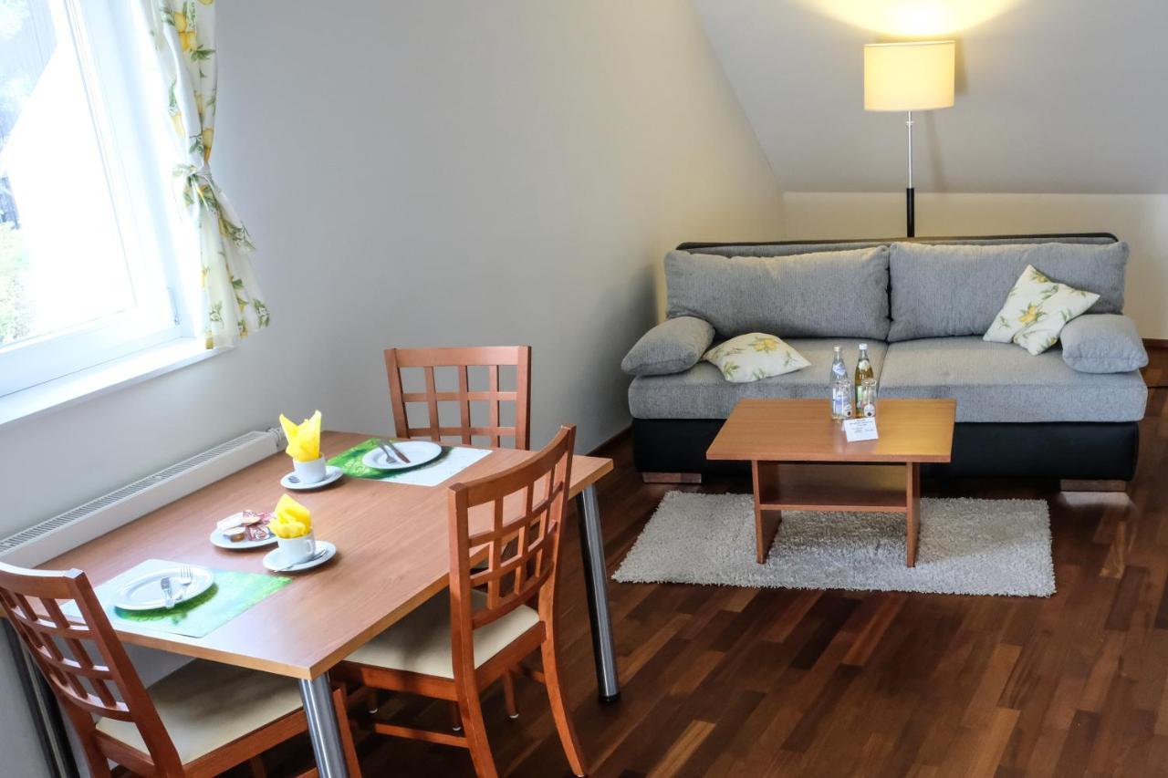 Jungingers Aparthotel Holzheim  エクステリア 写真