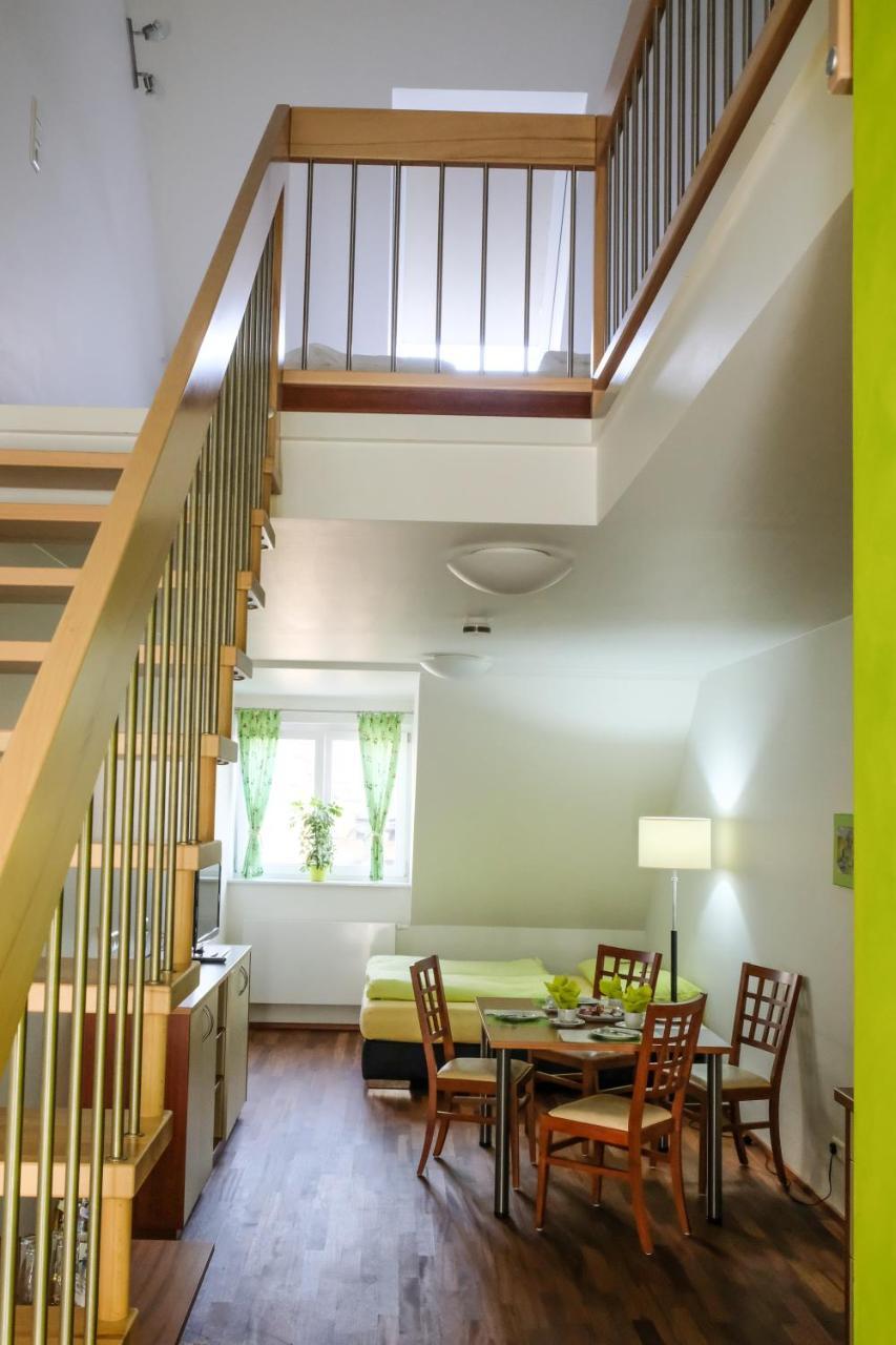 Jungingers Aparthotel Holzheim  エクステリア 写真
