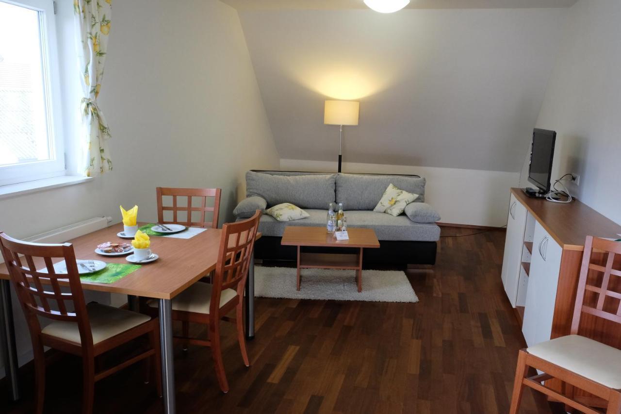 Jungingers Aparthotel Holzheim  エクステリア 写真