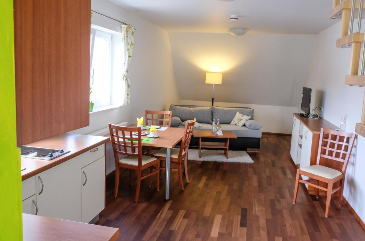 Jungingers Aparthotel Holzheim  エクステリア 写真