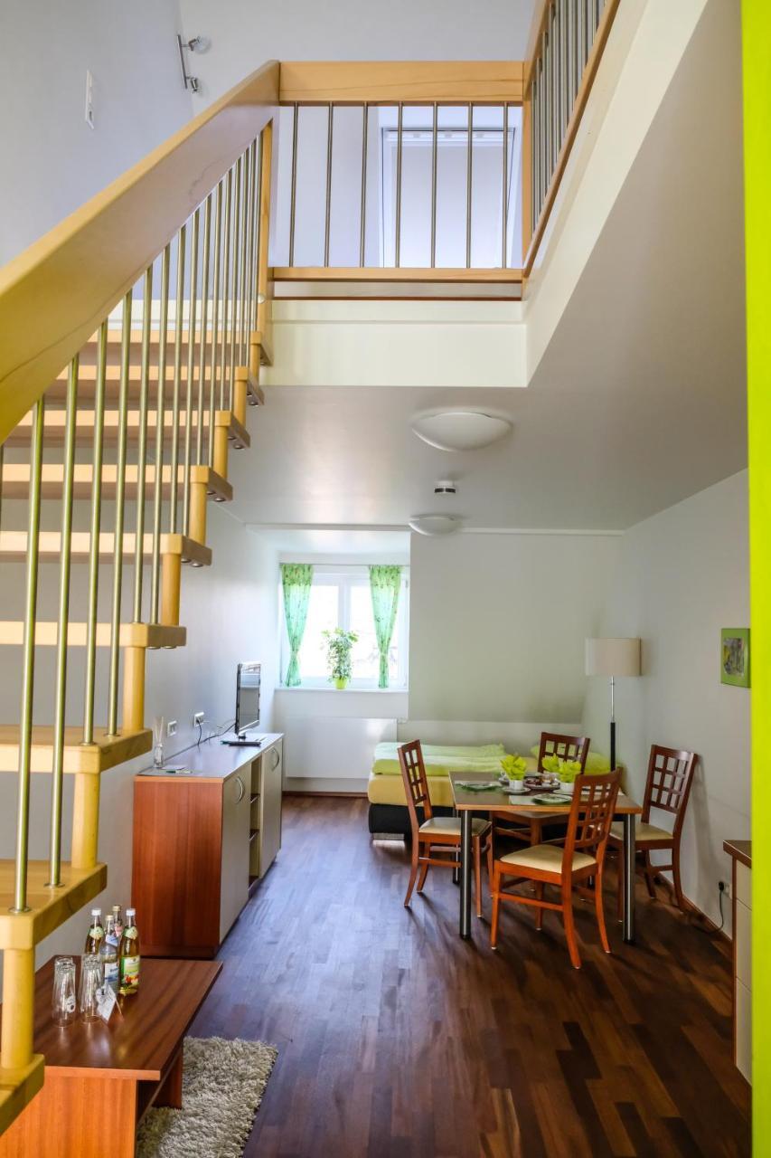 Jungingers Aparthotel Holzheim  エクステリア 写真